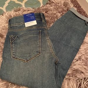 🌸🌺NWT Apt 9 capri jeans so comfortable and stretchy
